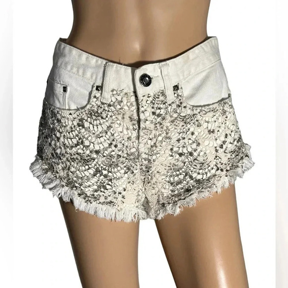 Day trip Capricorn Crochet Front Fray Hem White Denim Shorts W/Stretch EUC - Picture 7 of 14